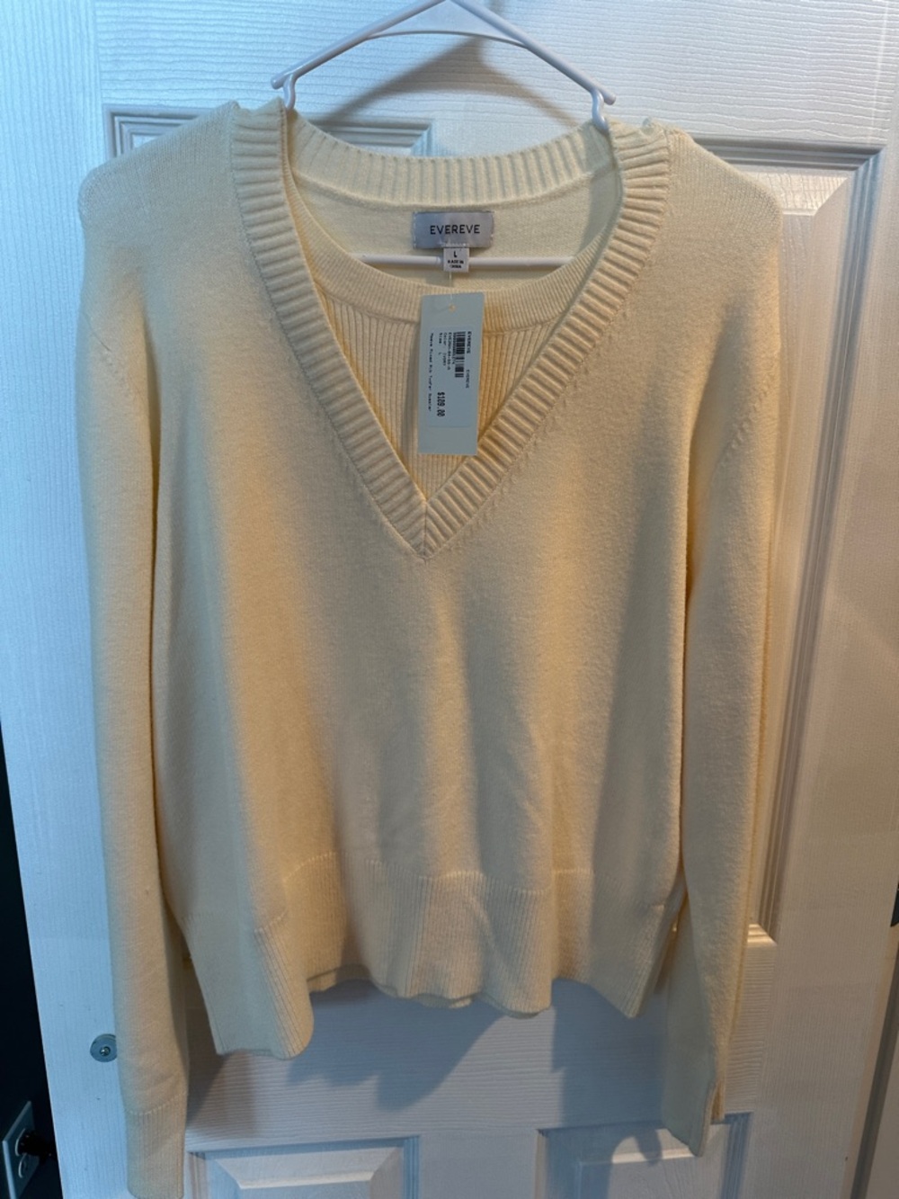 Evereve Cream V-Neck Lightweight Sweater